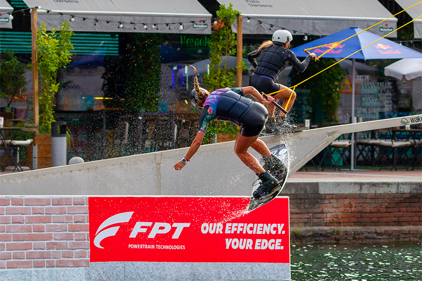 Wakeboard-page detail